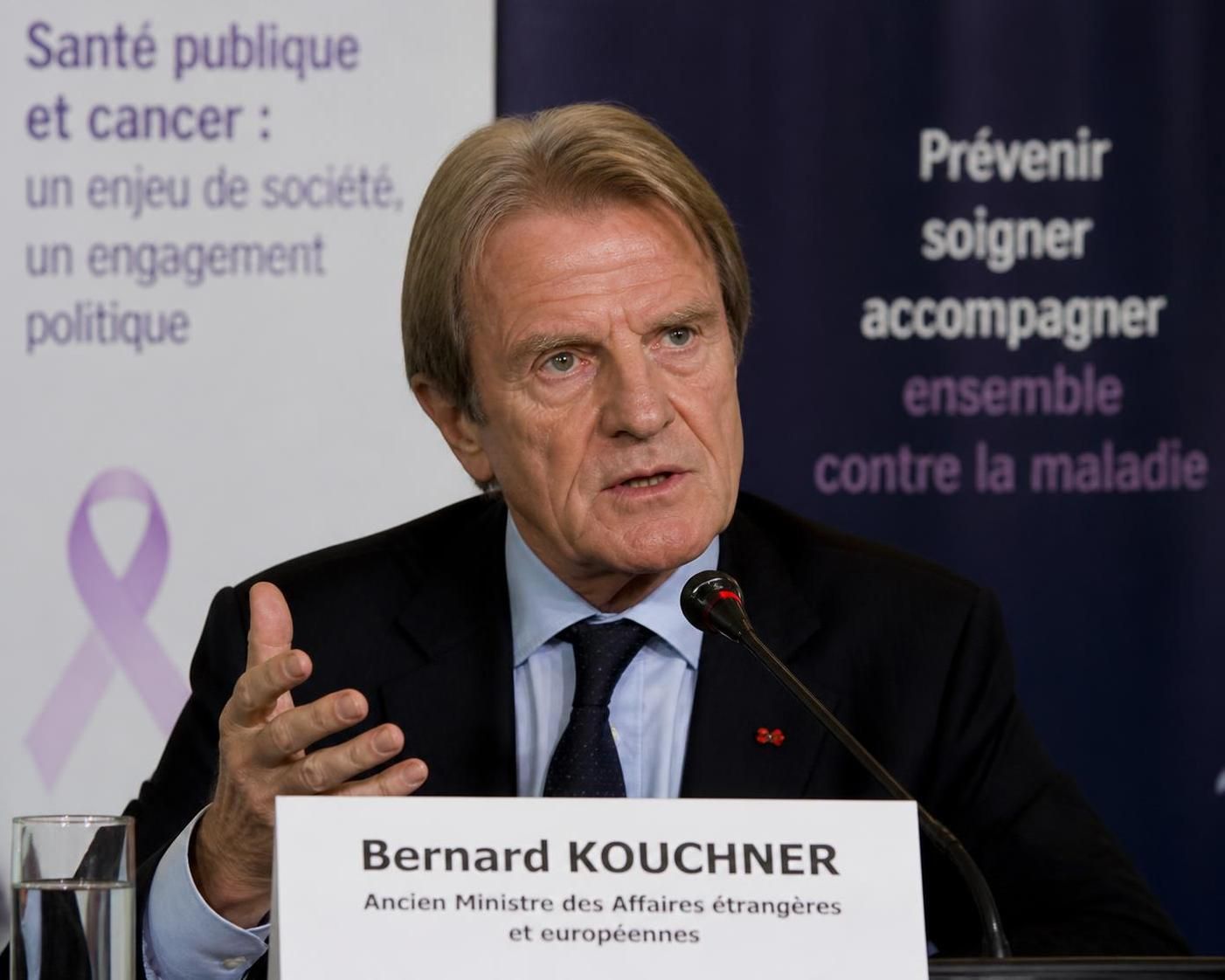 découvrez le combat courageux de bernard kouchner face à la maladie et son parcours contre le cancer.